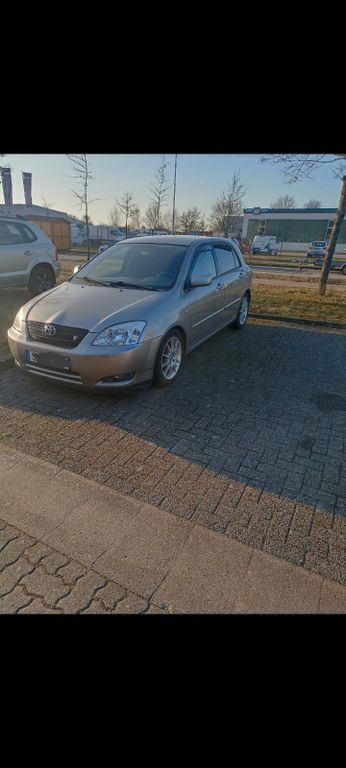 Grau Gebraucht 2002 Toyota Corolla Limousine | 5.300 € (Fairer Preis) - Bild 1/4