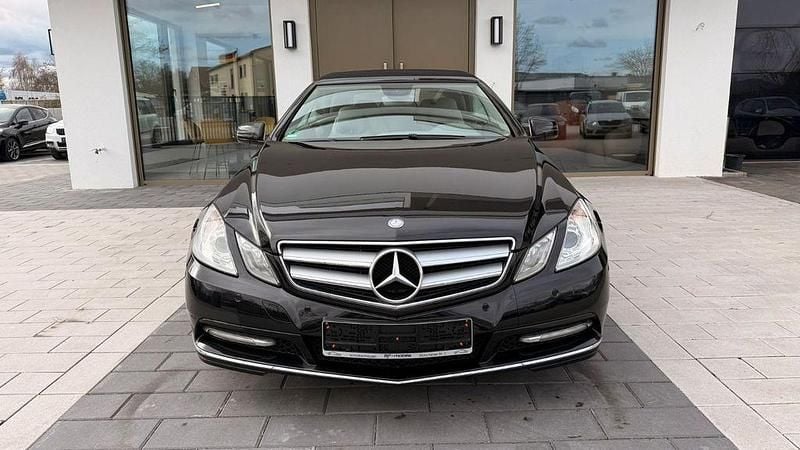 Gebraucht Mercedes E200 184 PS (135 kW) 2012 Schwarz Cabrio
