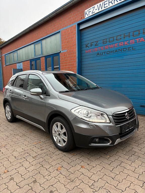 Grau Gebraucht 2014 Suzuki SX4 Club SUV | 9.700 € (Fairer Preis) - Bild 1/4