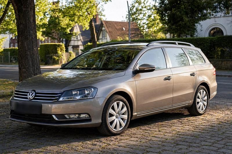Usata VW Passat 140 CV (102 kW) 2013 Marrone Station wagon