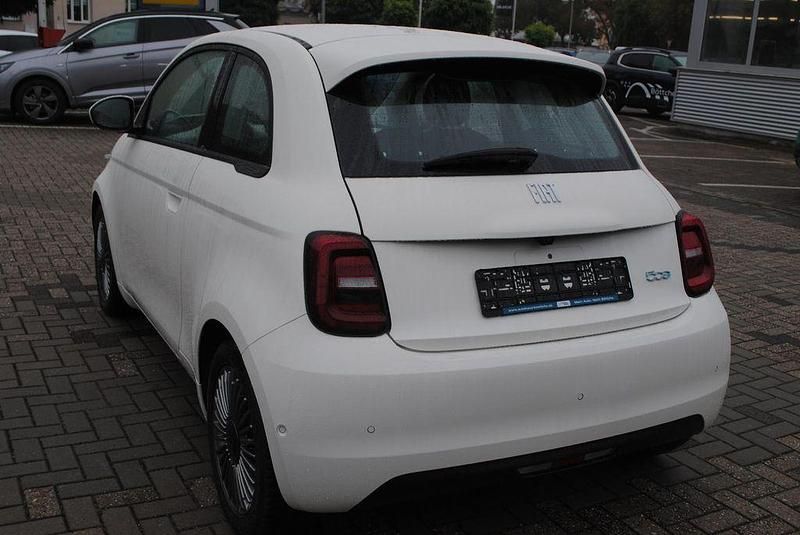 Gebraucht Fiat 500e 86 kW (118 PS) 2024 Arktis weiß Kleinwagen