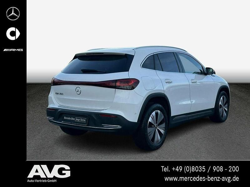 Gebraucht Mercedes EQA250 139 kW (190 PS) 2022 Weiß SUV