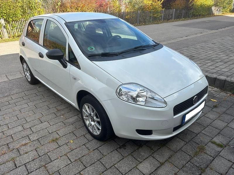 Weiß Gebraucht 2013 Fiat Punto Kleinwagen | 4.899 € (Fairer Preis) - Bild 1/4