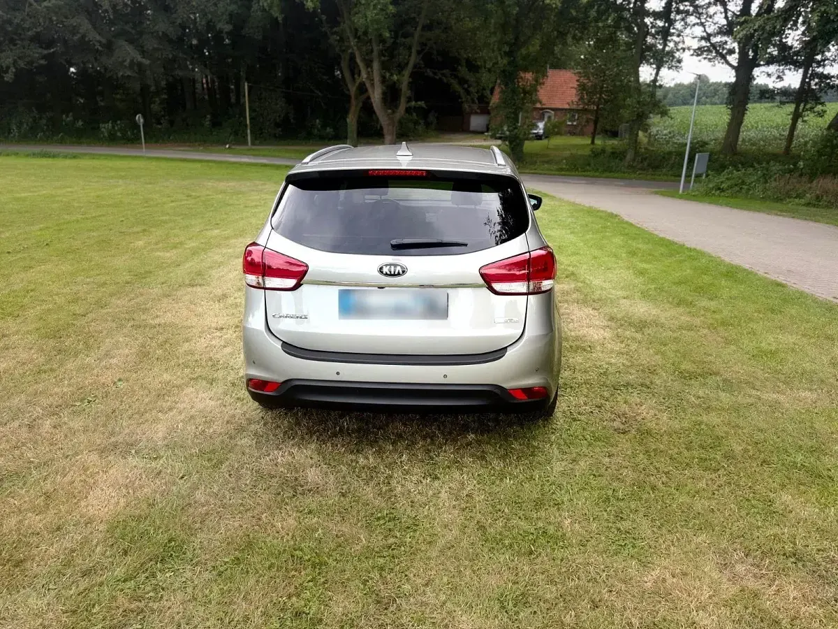 Gebraucht Kia Carens 141 PS (103 kW) 2016 Grau Van / Kleinbus