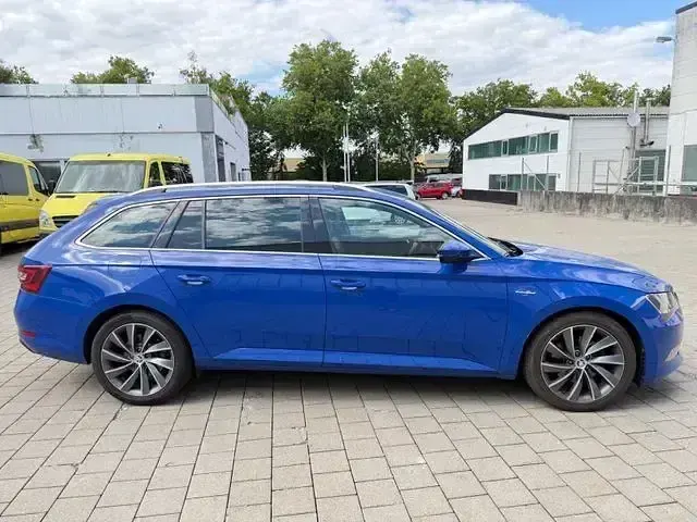 Gebraucht Skoda Superb LAURIN & KLEMENT 190 PS (139 kW) 2019 Blau Kombi