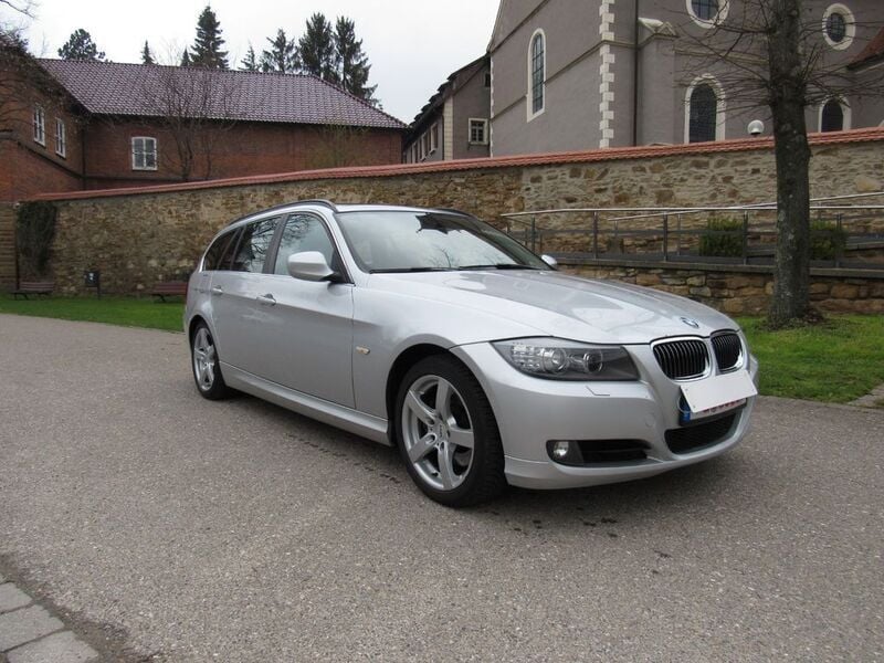 Silber Gebraucht 2011 BMW 330 Kombi | 6.999 € (Superpreis) - Bild 1/4