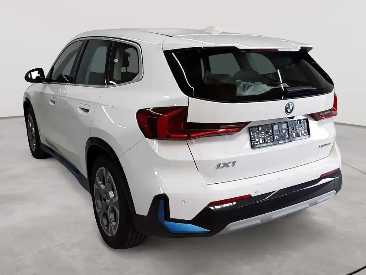 Gebraucht BMW iX1 xLine 230 kW (313 PS) 2023 Alpinweiß SUV