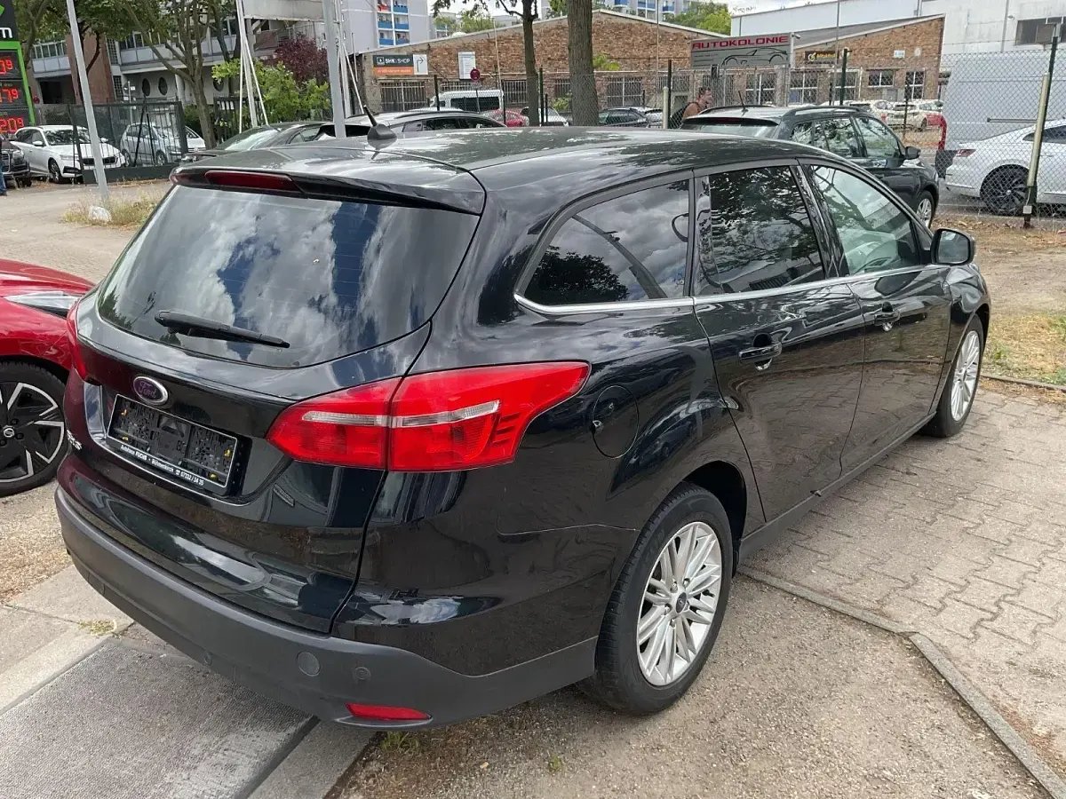 Gebraucht Ford Focus Cool & Connect 125 PS (91 kW) 2018 Schwarz Limousine