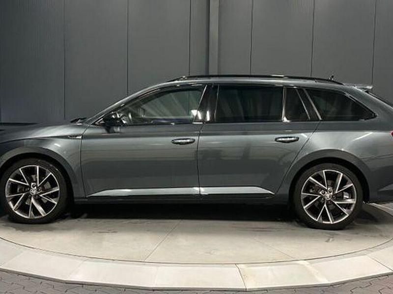 Gebraucht Skoda Superb SportLine 200 PS (147 kW) 2021 Quarzgrau metallic Kombi