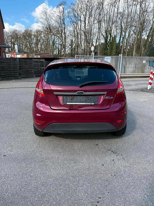 Gebraucht Ford Fiesta 82 PS (60 kW) 2011 Rot Kleinwagen