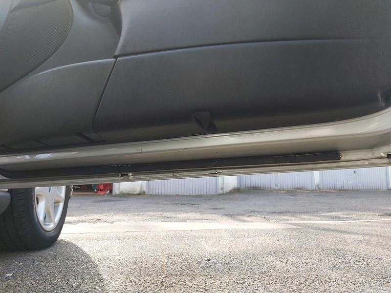 Gebraucht Ford Focus 75 PS (55 kW) 1999 Silber Limousine