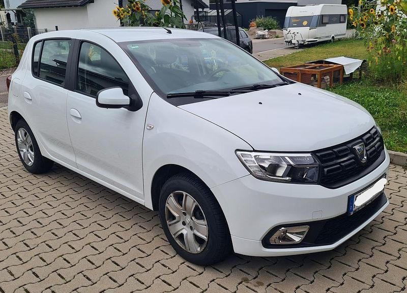 Weiß Gebraucht 2020 Dacia Sandero Comfort Kleinwagen | 9.450 € (Guter Preis) - Bild 1/4