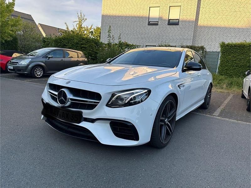 Weiß Gebraucht 2017 Mercedes E63 AMG AMG Limousine | 52.500 € (Fairer Preis) - Bild 1/4