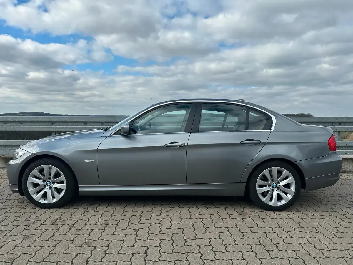 Gebraucht BMW 335 306 PS (225 kW) 2011 Grau Limousine
