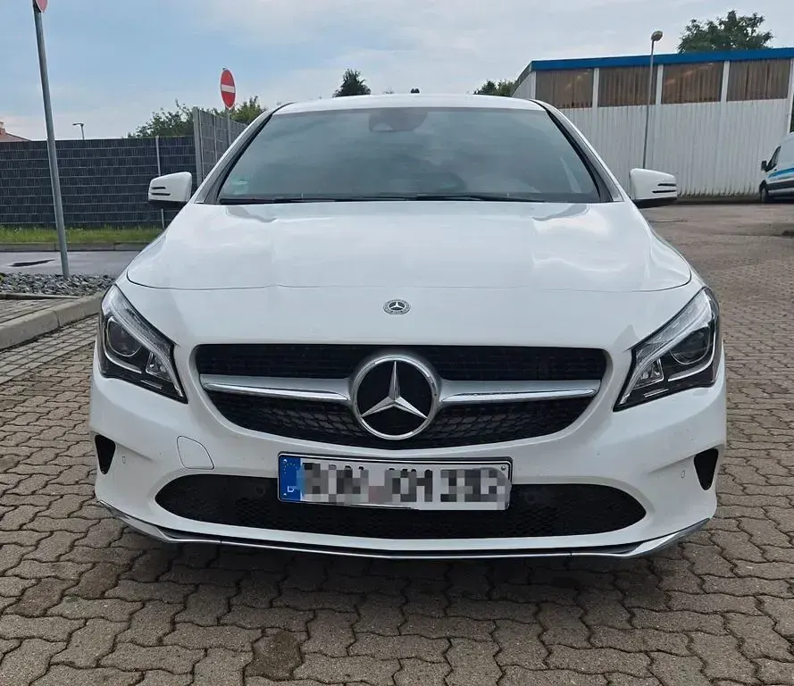 Gebraucht Mercedes CLA180 Shooting Brake 122 PS (89 kW) 2019 Weiß Kombi