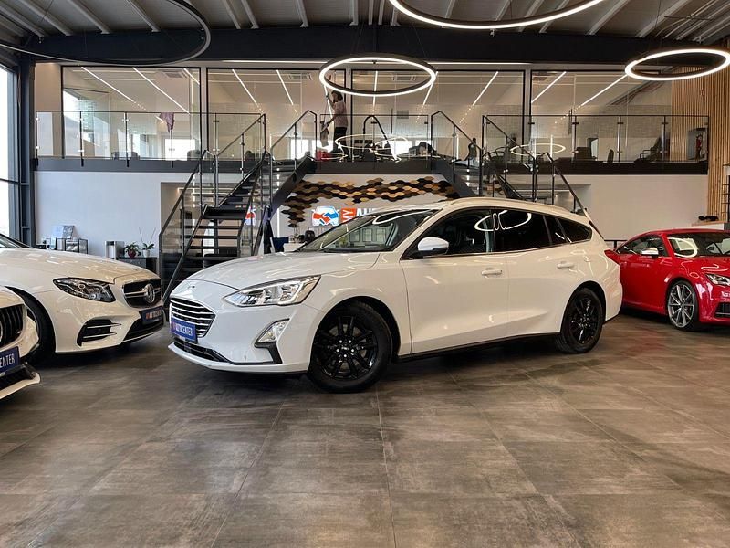 Weiß Gebraucht 2018 Ford Focus Cool & Connect Kombi | 10.990 € (Fairer Preis) - Bild 1/4