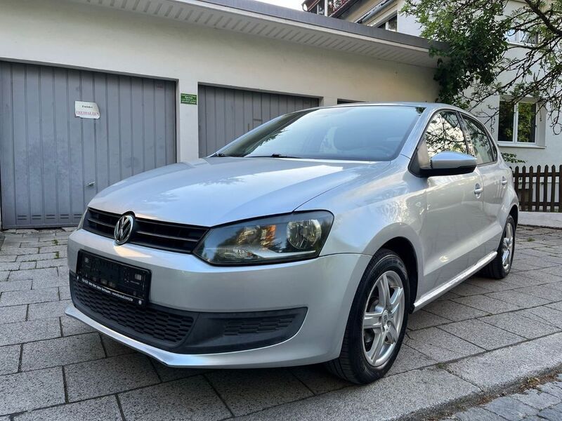 Grau Gebraucht 2010 VW Polo Comfortline Limousine | 3.500 € (Guter Preis) - Bild 1/4