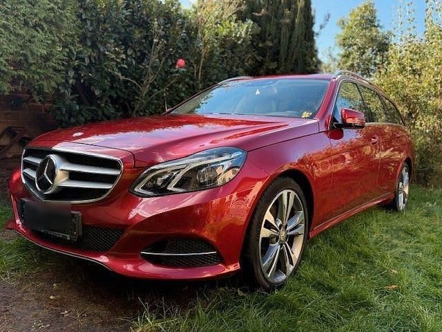 Gebraucht Mercedes E250 Avantgarde 211 PS (155 kW) 2016 Rot Kombi