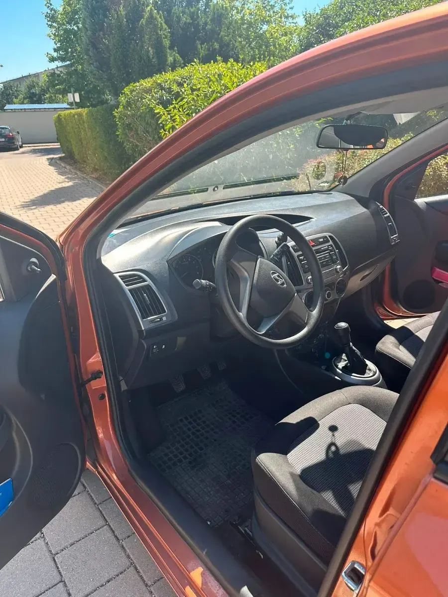 Gebraucht Hyundai i20 86 PS (63 kW) 2017 Braun Kleinwagen