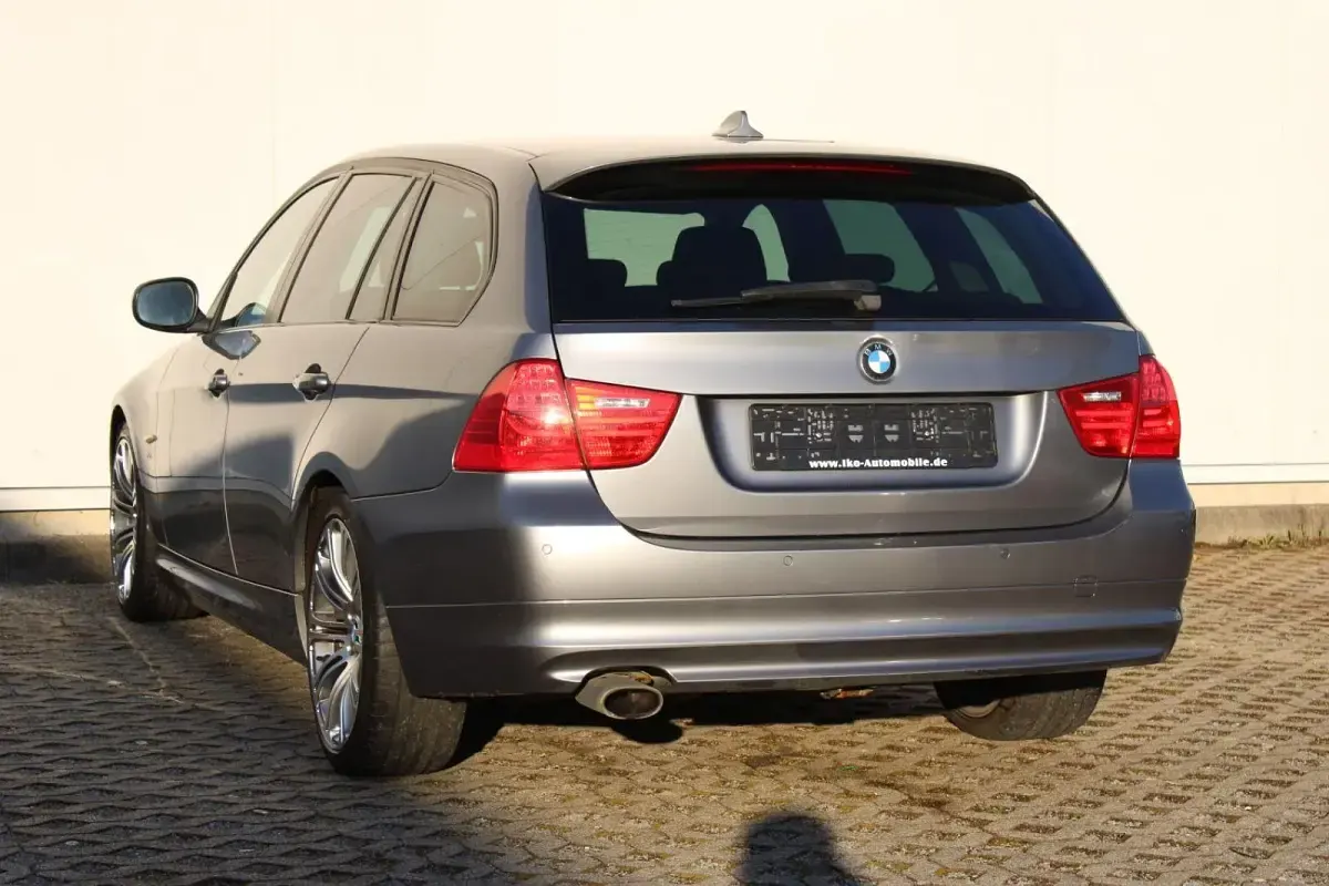 Gebraucht BMW 320 Comfort Edition 184 PS (135 kW) 2010 Grau Kombi