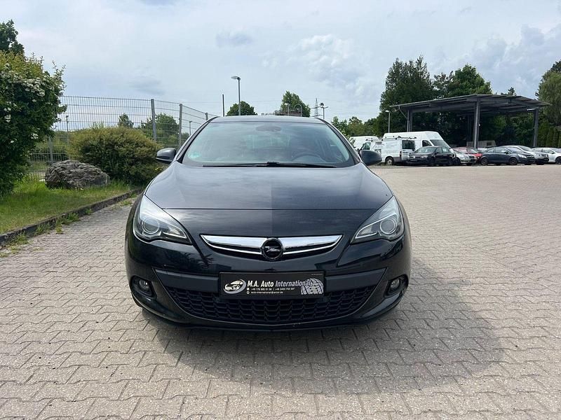 Gebraucht Opel Astra GTC Edition 140 PS (102 kW) 2011 Schwarz Limousine