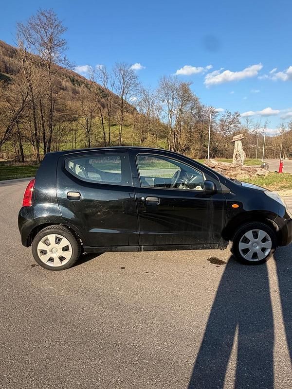 Gebraucht Suzuki Alto 68 PS (50 kW) 2011 Schwarz Kleinwagen