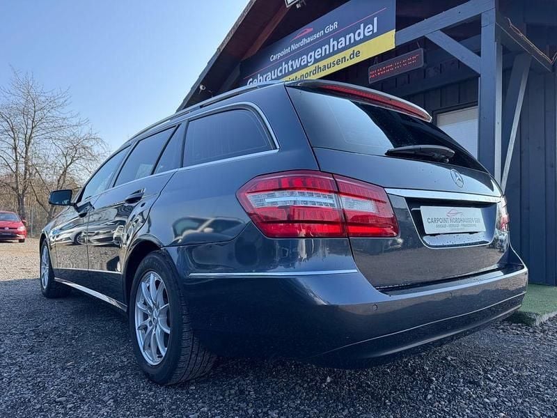 Gebraucht Mercedes E220 Avantgarde 170 PS (125 kW) 2011 Grau Kombi