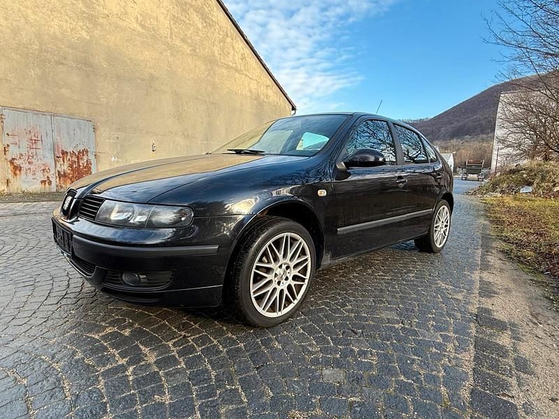 Schwarz Gebraucht 2006 Seat Leon Limousine | 2.390 € (Fairer Preis) - Bild 1/4