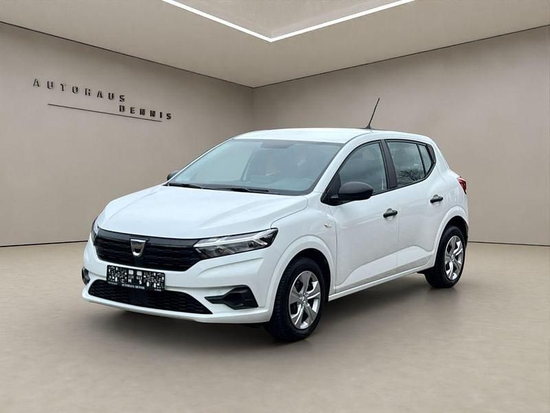 Weiß Gebraucht 2022 Dacia Sandero Essentiel Limousine | 8.990 € (Superpreis) - Bild 1/4