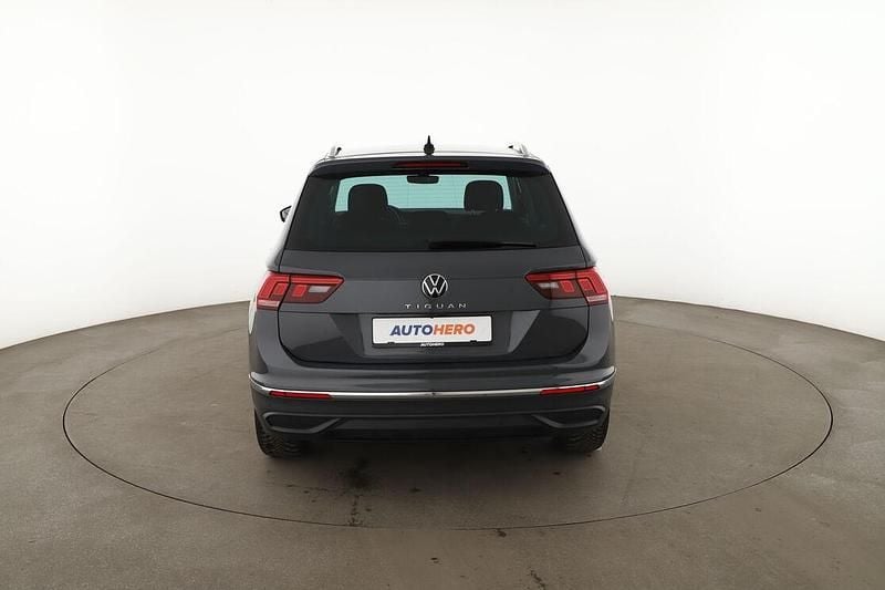 Gebraucht VW Tiguan Active 150 PS (110 kW) 2022 Grau SUV