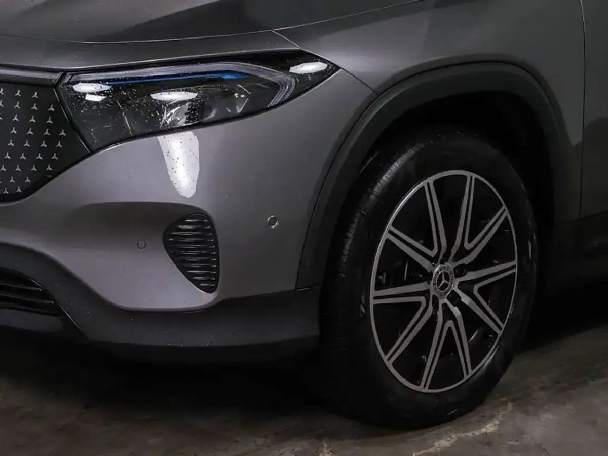 Gebraucht Mercedes EQB250 AMG 139 kW (190 PS) 2025 Lack mountaingrau SUV