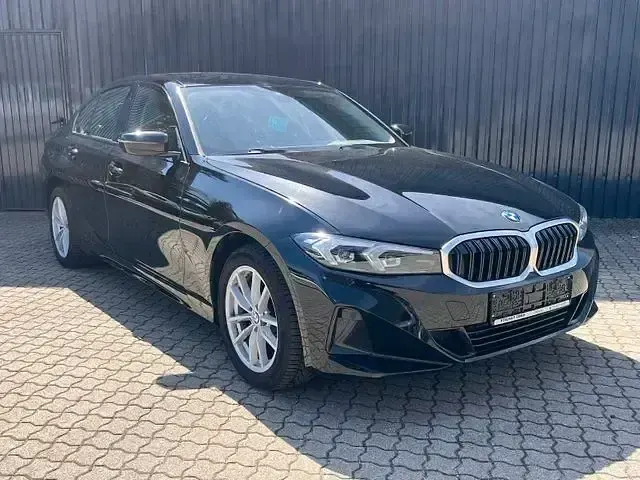 Gebraucht BMW 318 Shadowline 156 PS (114 kW) 2024 Schwarz Limousine