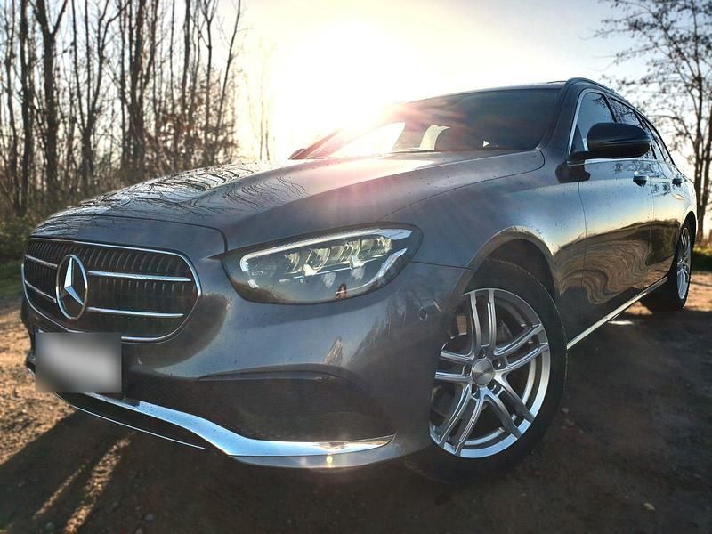 Gebraucht Mercedes E220 Avantgarde 194 PS (142 kW) 2021 Grau Kombi