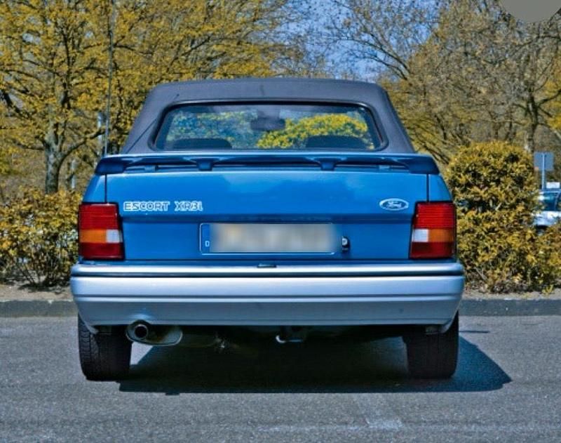 Gebraucht Ford Escort Cabriolet 105 PS (77 kW) 1989 Blau Cabrio