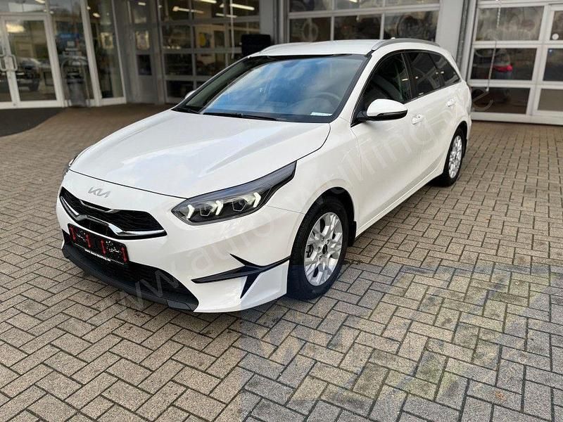 Weiß Gebraucht 2024 Kia Ceed Sportswagon Vision Kombi | 24.490 € (Superpreis) - Bild 1/4