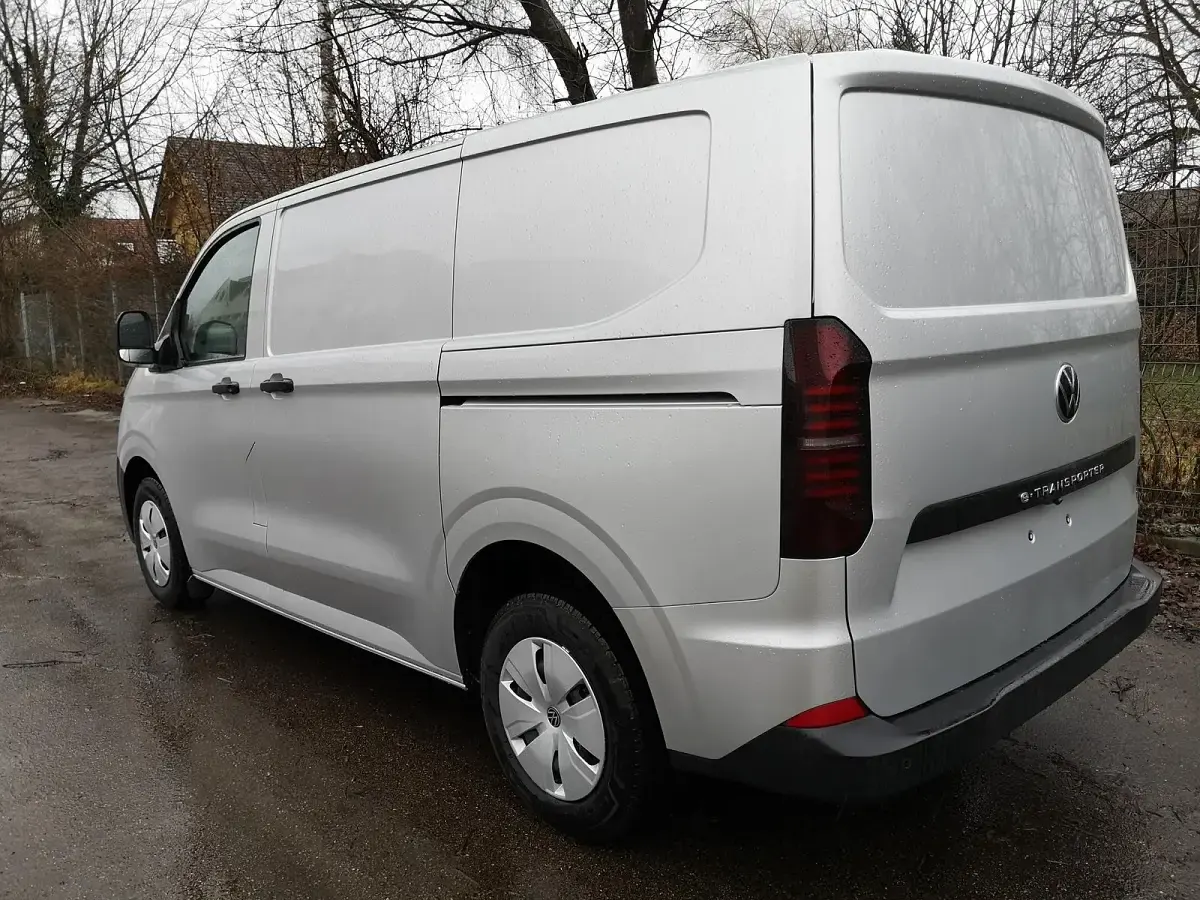 Neu VW T7 100 kW (136 PS) 2026 Light grey metallic Van