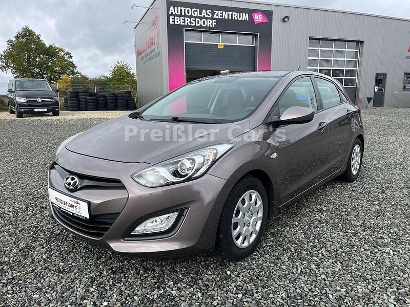 Braun Gebraucht 2014 Hyundai i30 Classic Limousine | 6.400 € (Guter Preis) - Bild 1/4