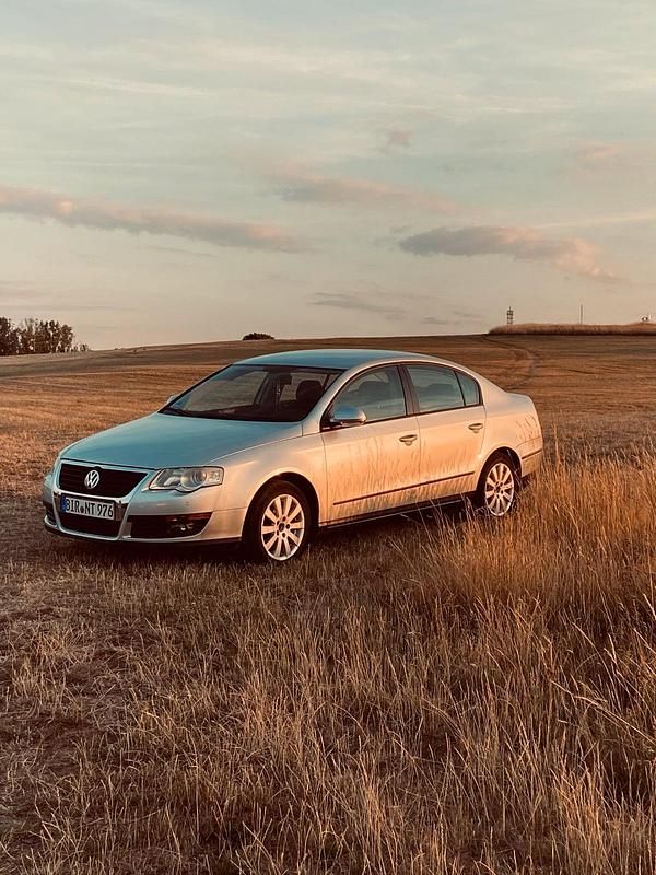 Silber Gebraucht 2007 VW Passat Limousine | 6.500 € (Teuer) - Bild 1/4