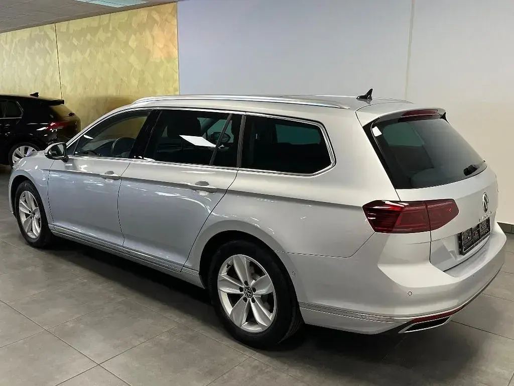 Gebraucht VW Passat Elegance 200 PS (147 kW) 2023 Silber Kombi