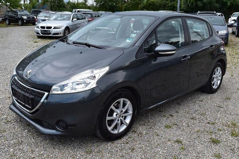 Grau Gebraucht 2013 Peugeot 208 Active Kleinwagen | 3.890 € (Etwas zu teuer) - Bild 1/4
