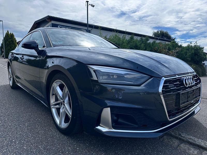 Grau Gebraucht 2021 Audi A5 Sportback Advanced Limousine | 22.500 € (Fairer Preis) - Bild 1/4