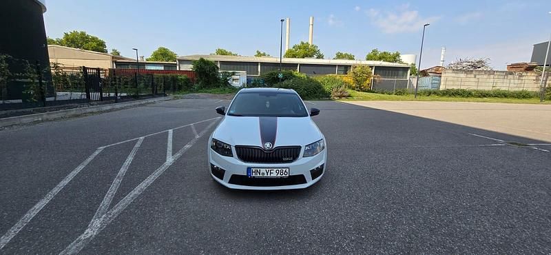 Weiß Gebraucht 2014 Skoda Octavia RS Limousine | 13.000 € (Guter Preis) - Bild 1/4
