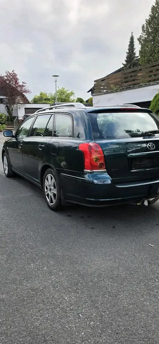 Gebraucht Toyota Avensis T2 129 PS (94 kW) 2004 Kombi