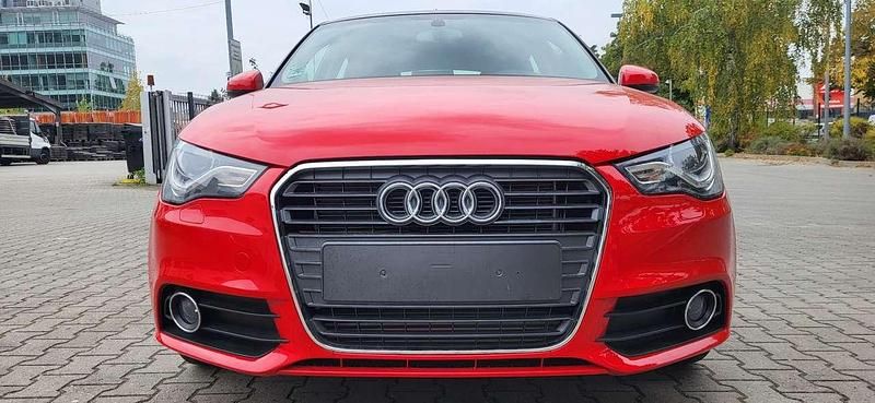Rot Gebraucht 2013 Audi A1 Sportback Ambition Kleinwagen | 10.900 € (Fairer Preis) - Bild 1/4