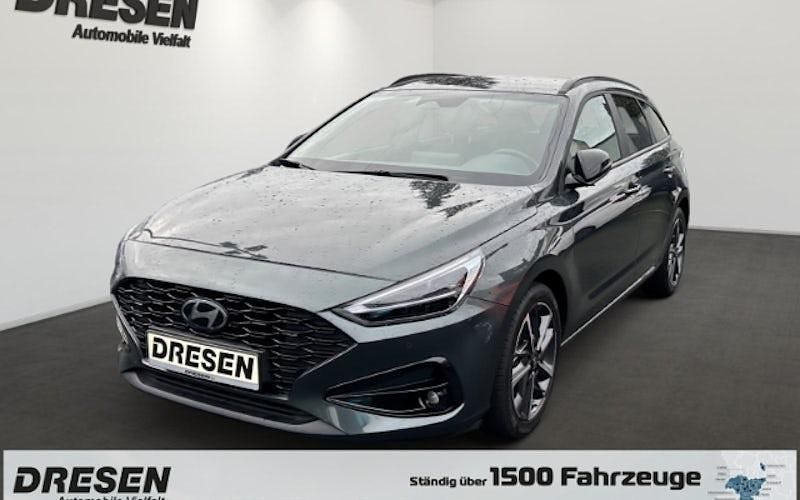 Grün Gebraucht 2024 Hyundai i30 Advantage Kombi | 23.590 € (Etwas zu teuer) - Bild 1/4