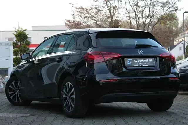 Gebraucht Mercedes A200 150 PS (110 kW) 2025 Nachtschwarz Limousine