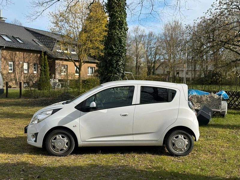 Gebraucht Chevrolet Spark 68 PS (50 kW) 2013 Weiß Kleinwagen