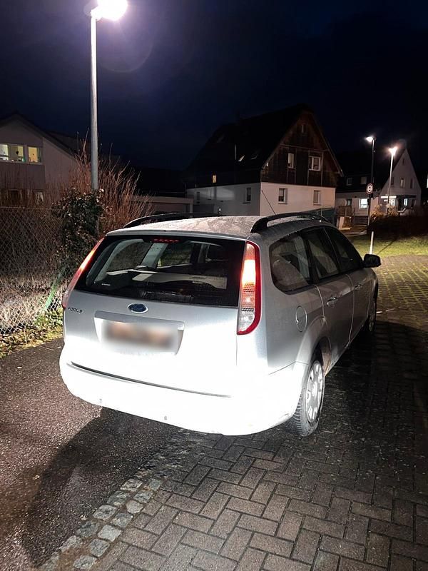 Gebraucht Ford Focus 100 PS (73 kW) 2008 Silber Kombi