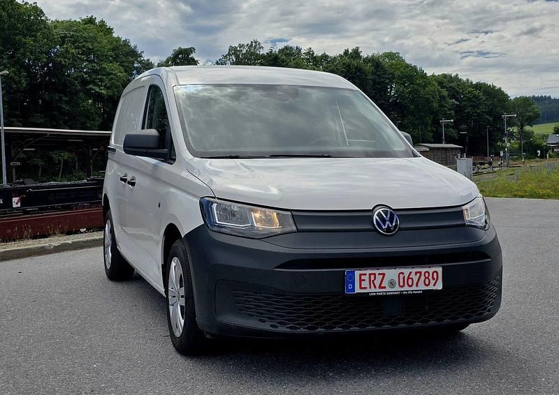 Gebraucht VW Caddy 102 PS (75 kW) 2021 Weiß Van / Kleinbus