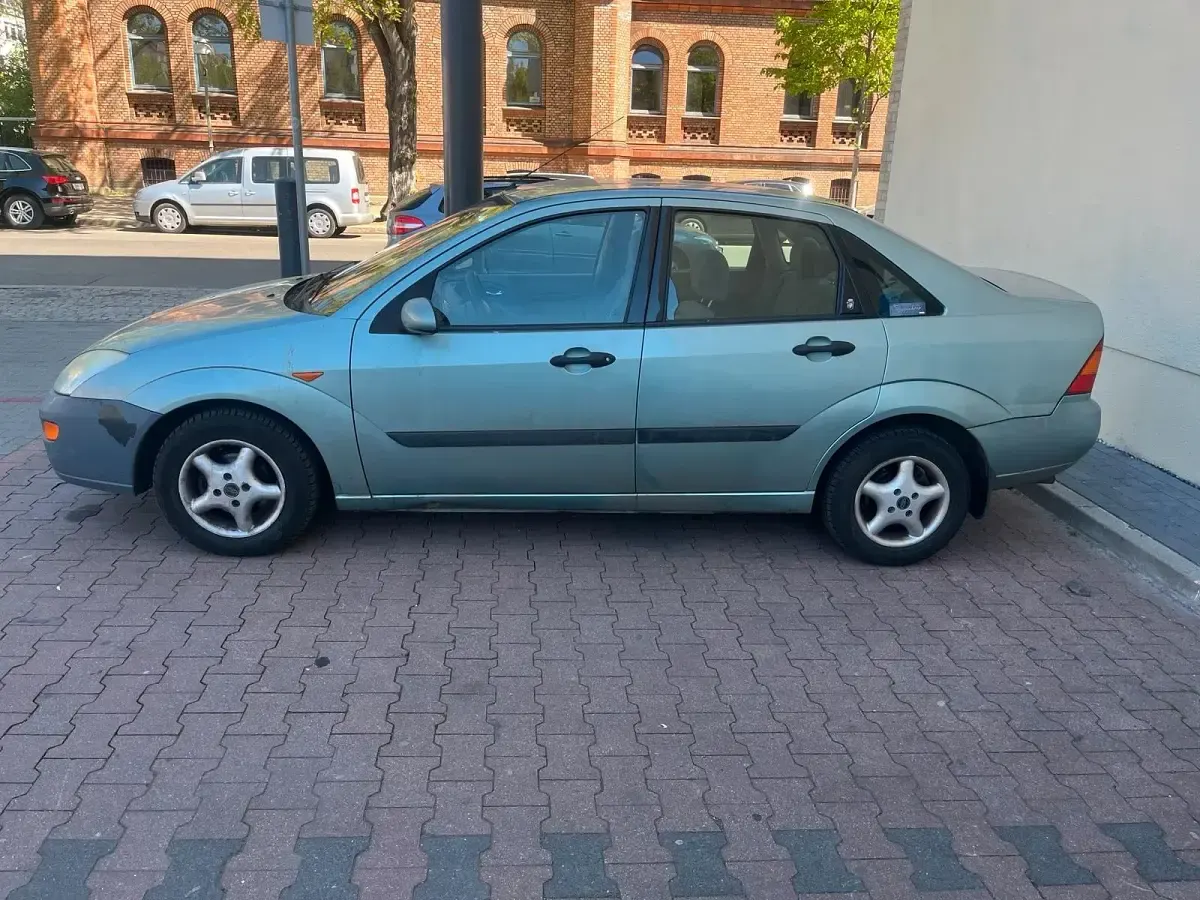 Second-hand Ford Focus 2000 Verde Berlinǎ